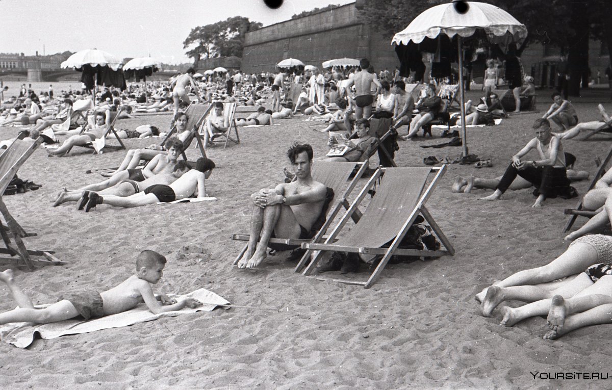 1961. Медицинский женский пляж в Гагре