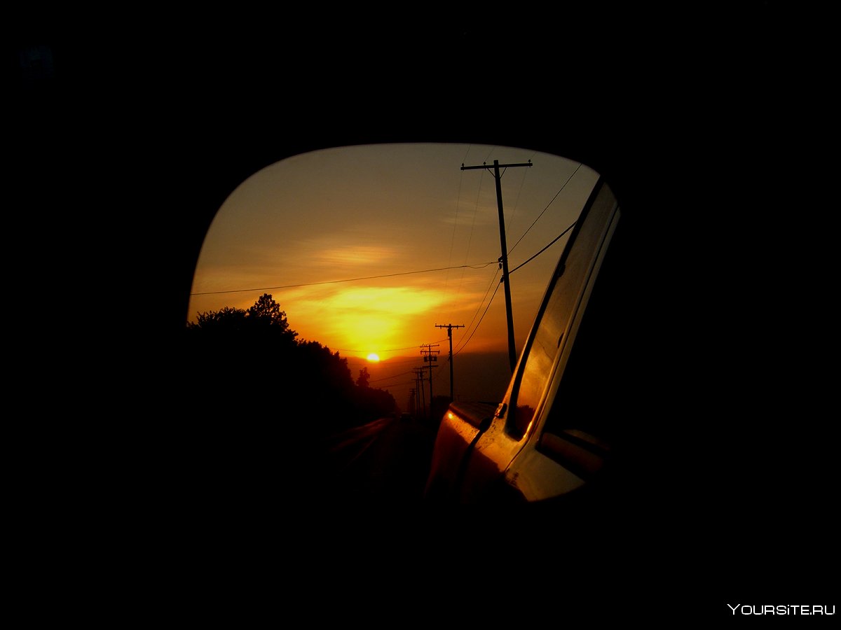 Отражение на машине закат