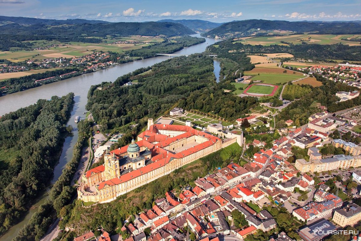 Город шпиц на Дунае Австрия фото