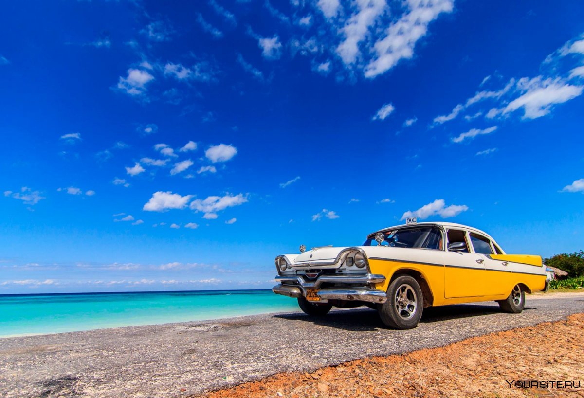 Куба машина на пляже