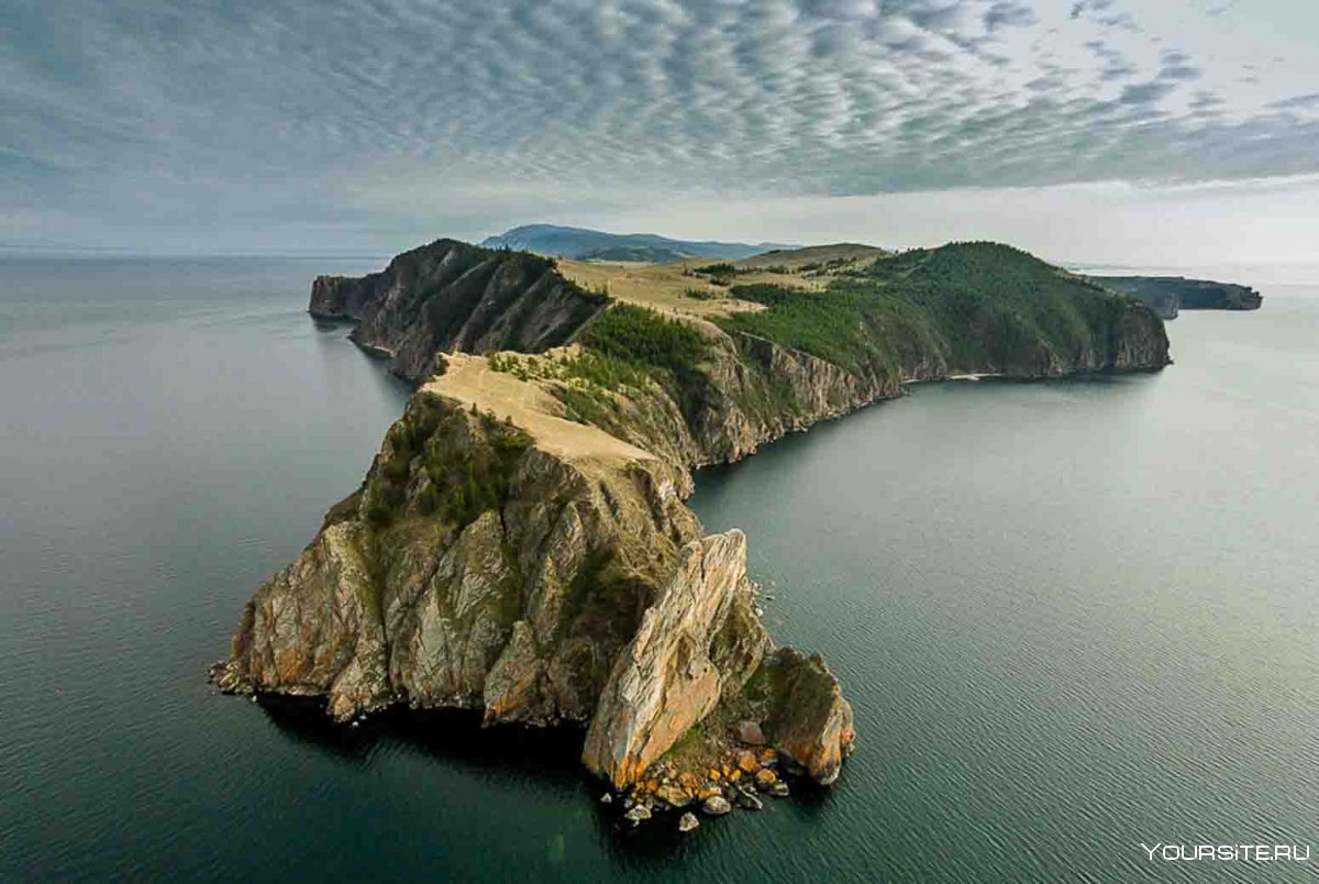 Скала Шаманка на Байкале