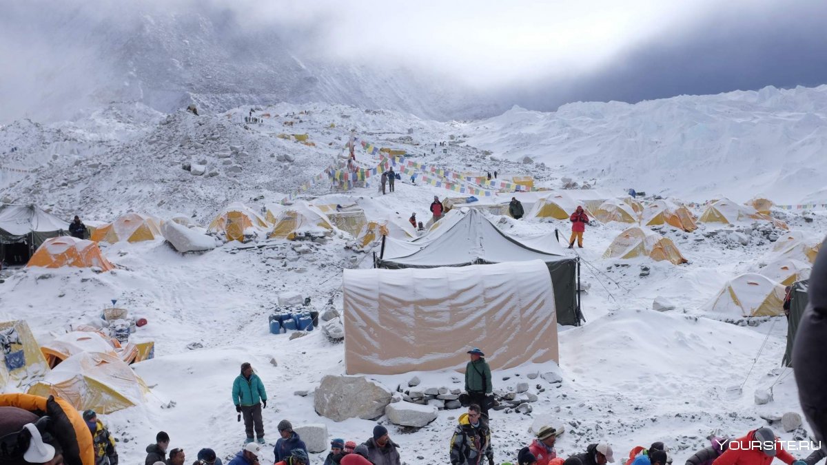 Сход лавины на Эвересте 2015