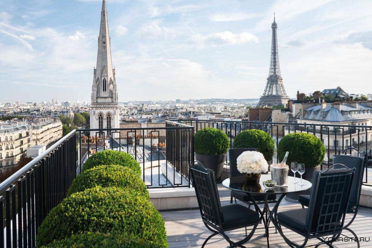 Отель в Париже с видом на Эйфелеву башню
