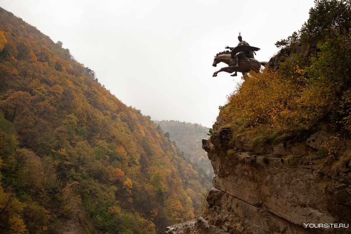 Горы Осетии осенью