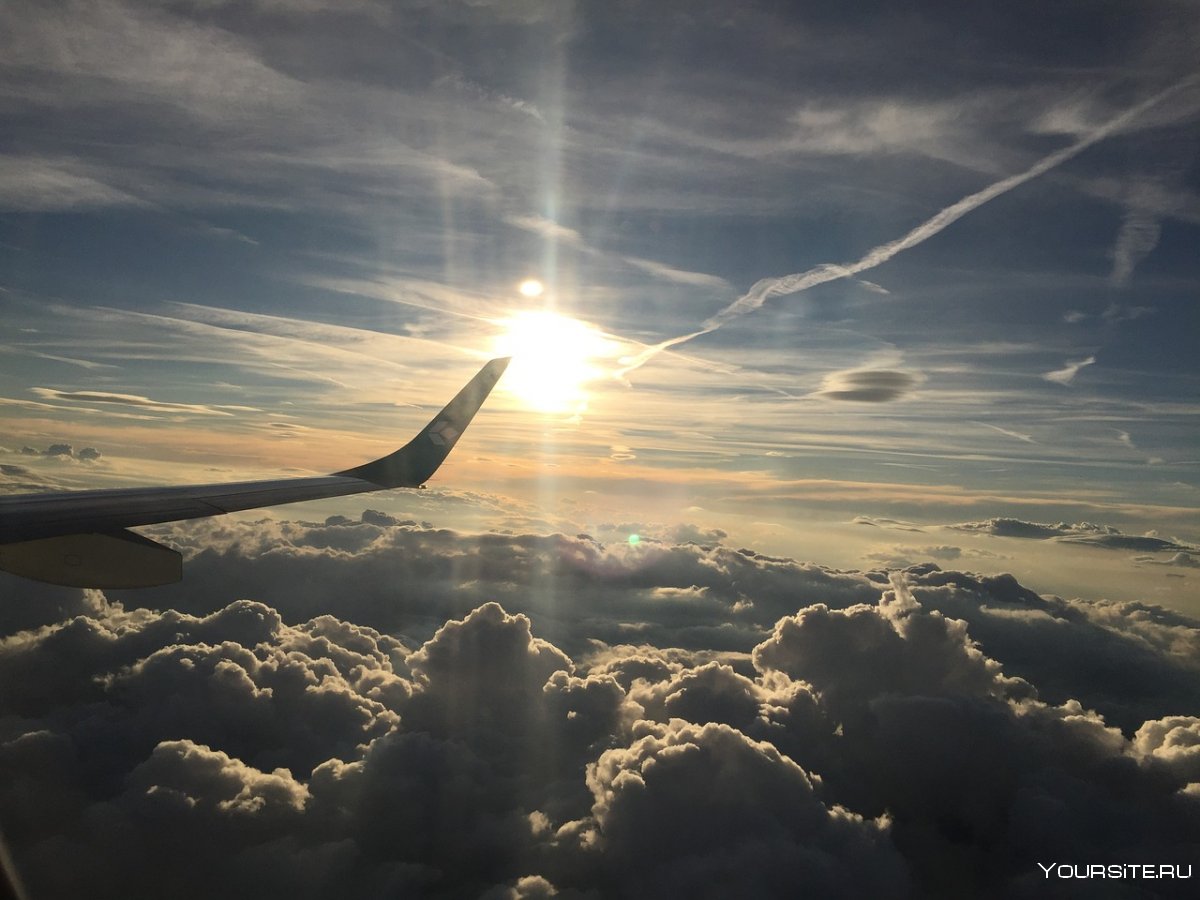 Рассвет из самолета