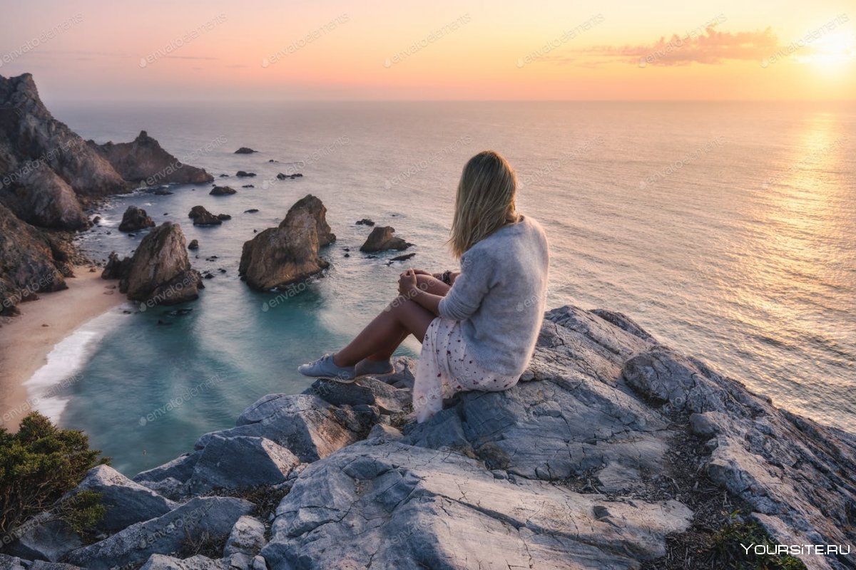 Девушки летом на море