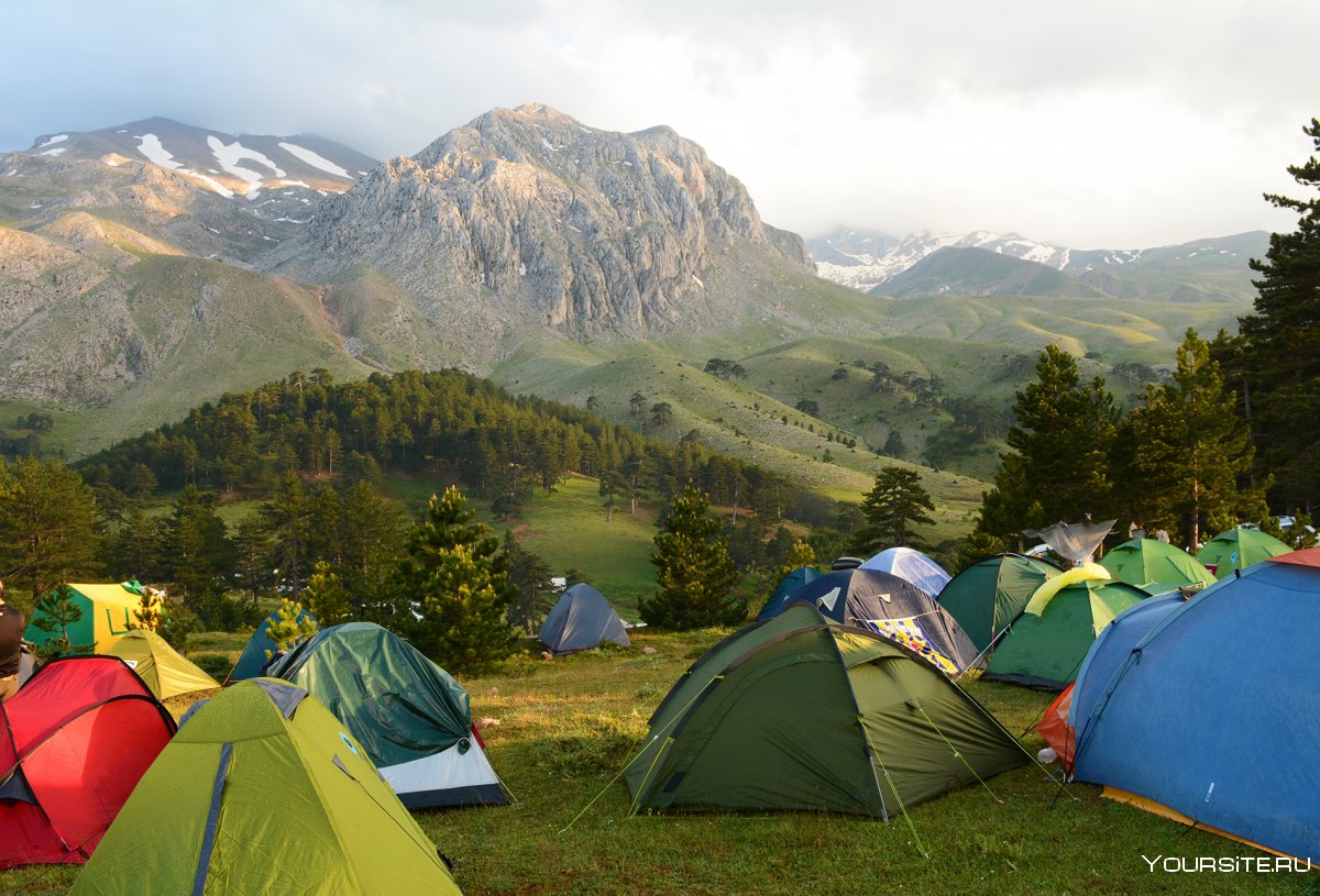 Туристический лагерь в горах