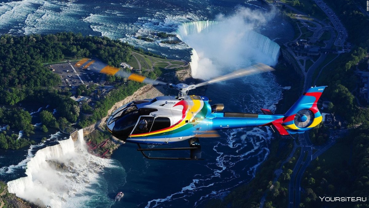 Полет на вертолете над водопадом