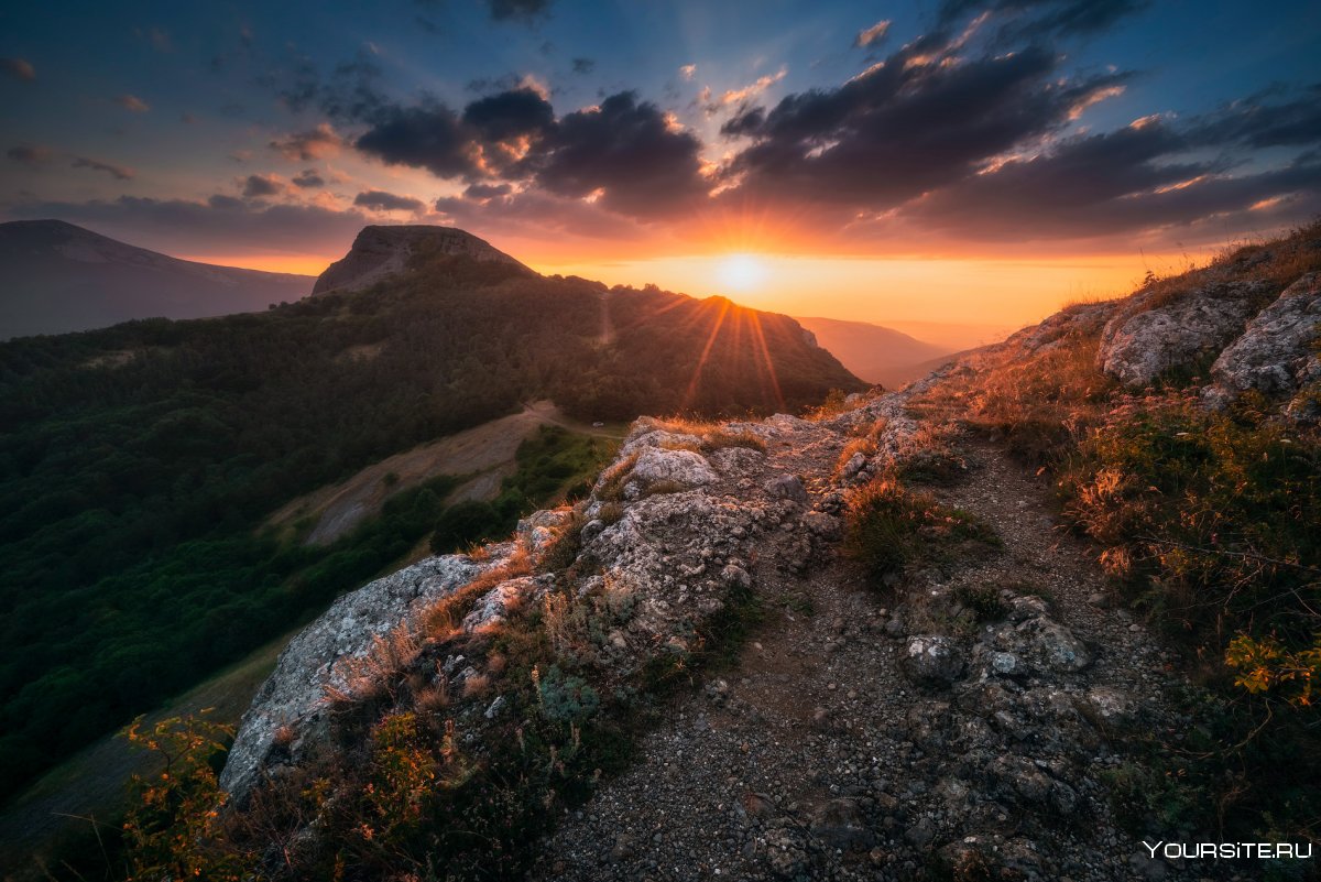 Гора Чатыр-Даг Крым на закате