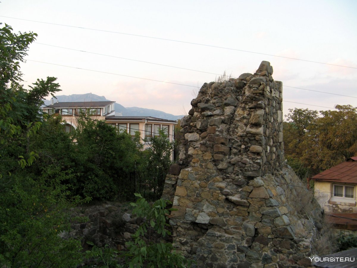 Башня крепости Алустон