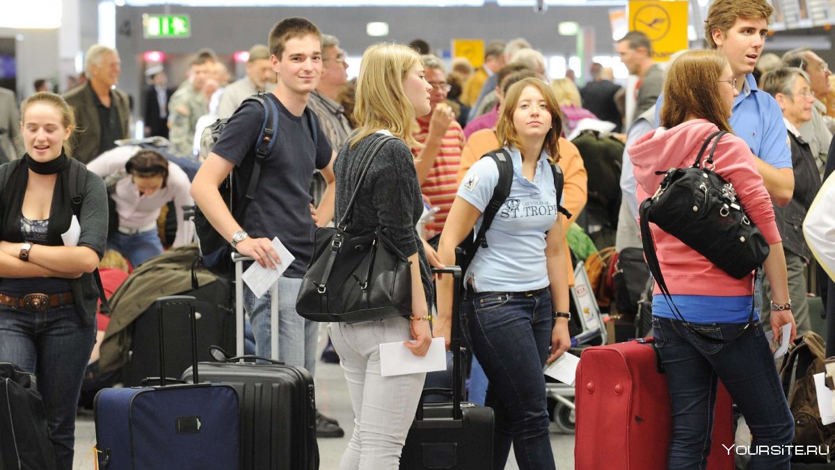 Туристы в аэропорту