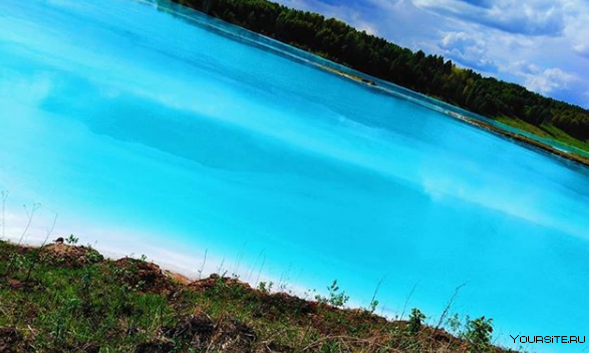 Ядовитое голубое озеро