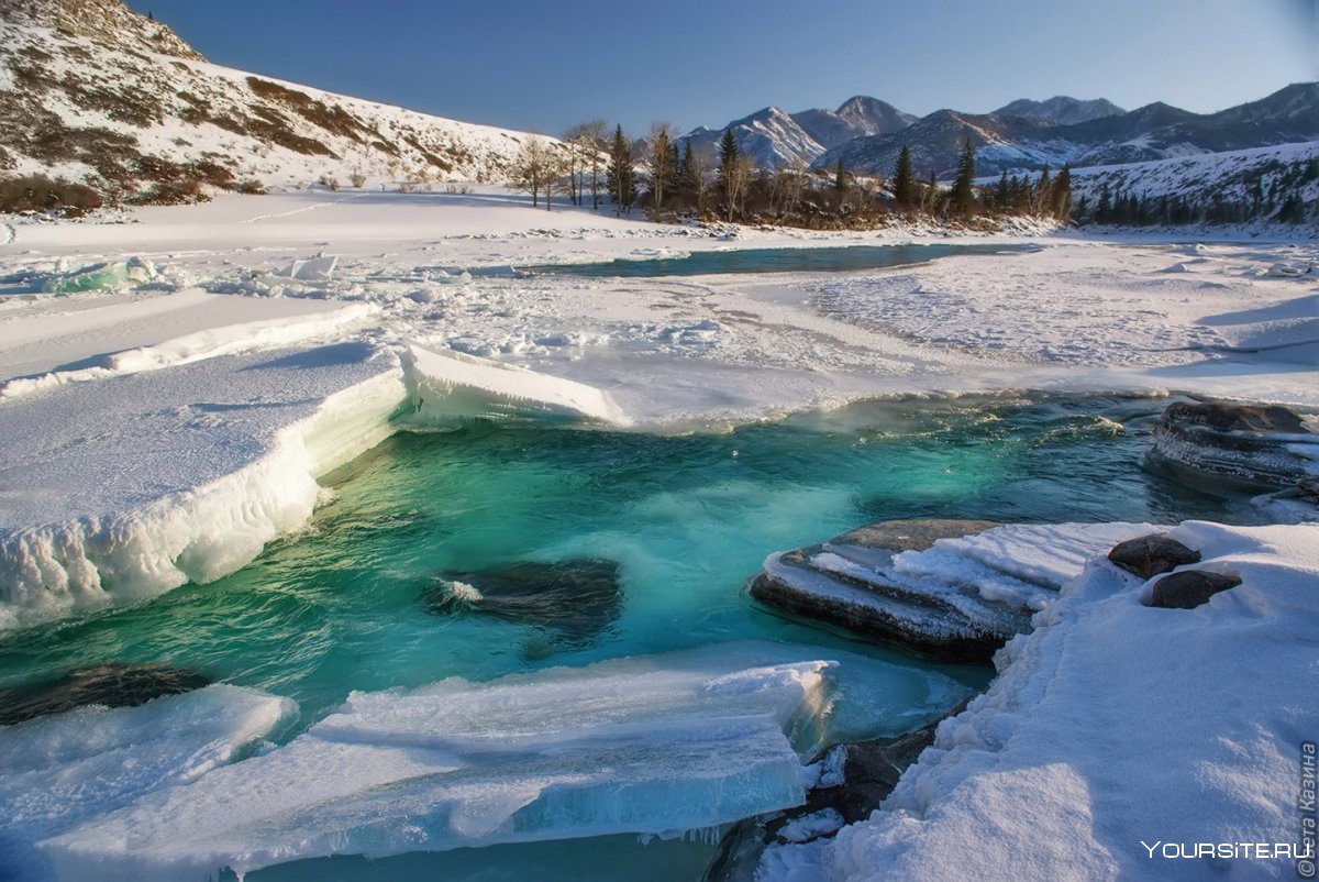 Зима река Катунь
