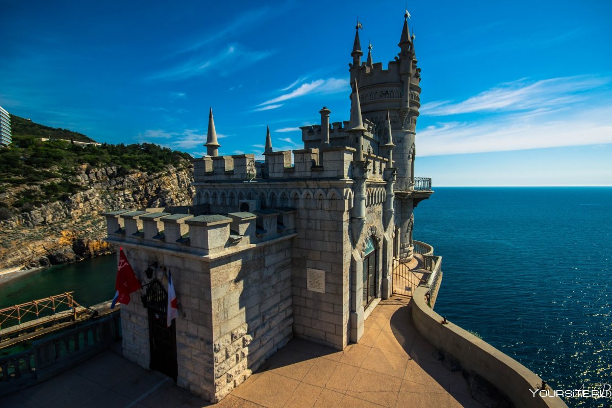 Замок в Крыму на скале