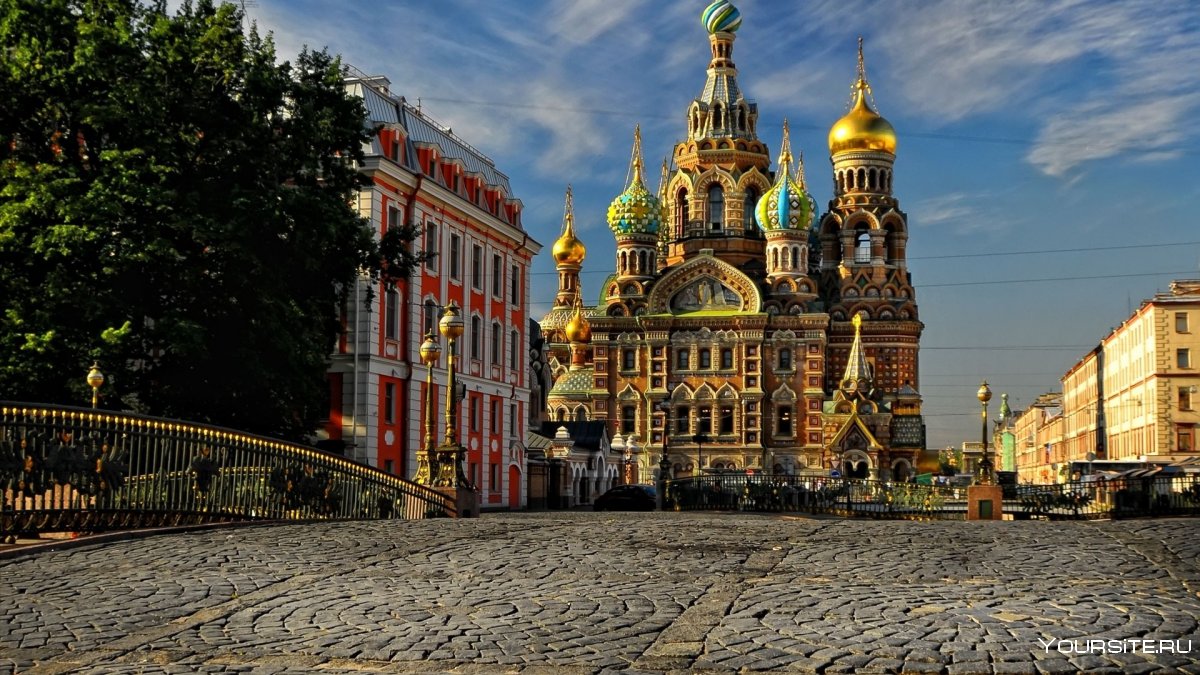 Храм Спаса на крови с моста