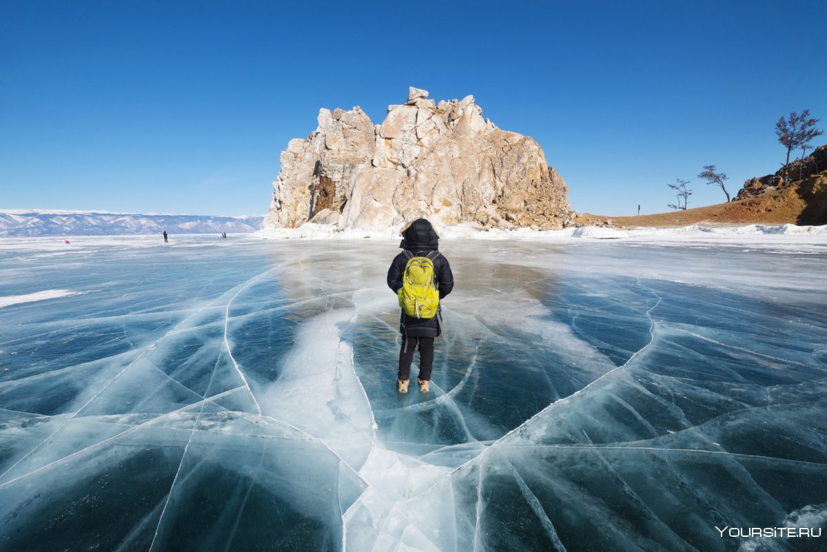 Прозрачный лед Байкала