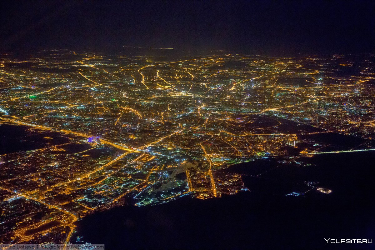 Вид ночной Москвы из самолета