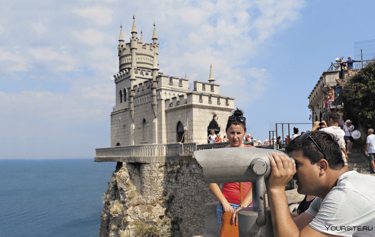 Иностранные туристы в Крыму