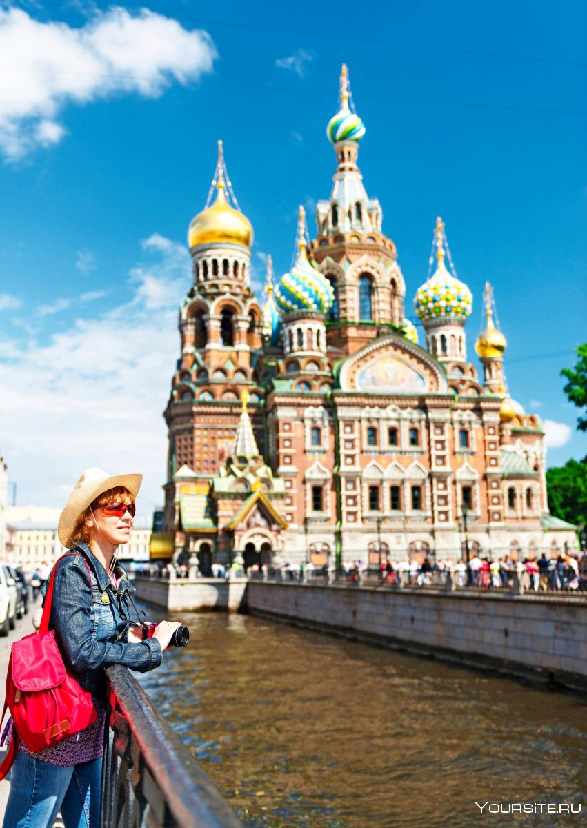Иностранные туристы в Санкт-Петербурге