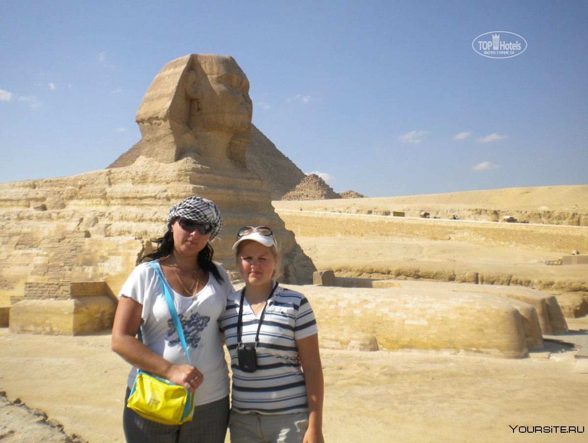 Счастливые туристы в Египте