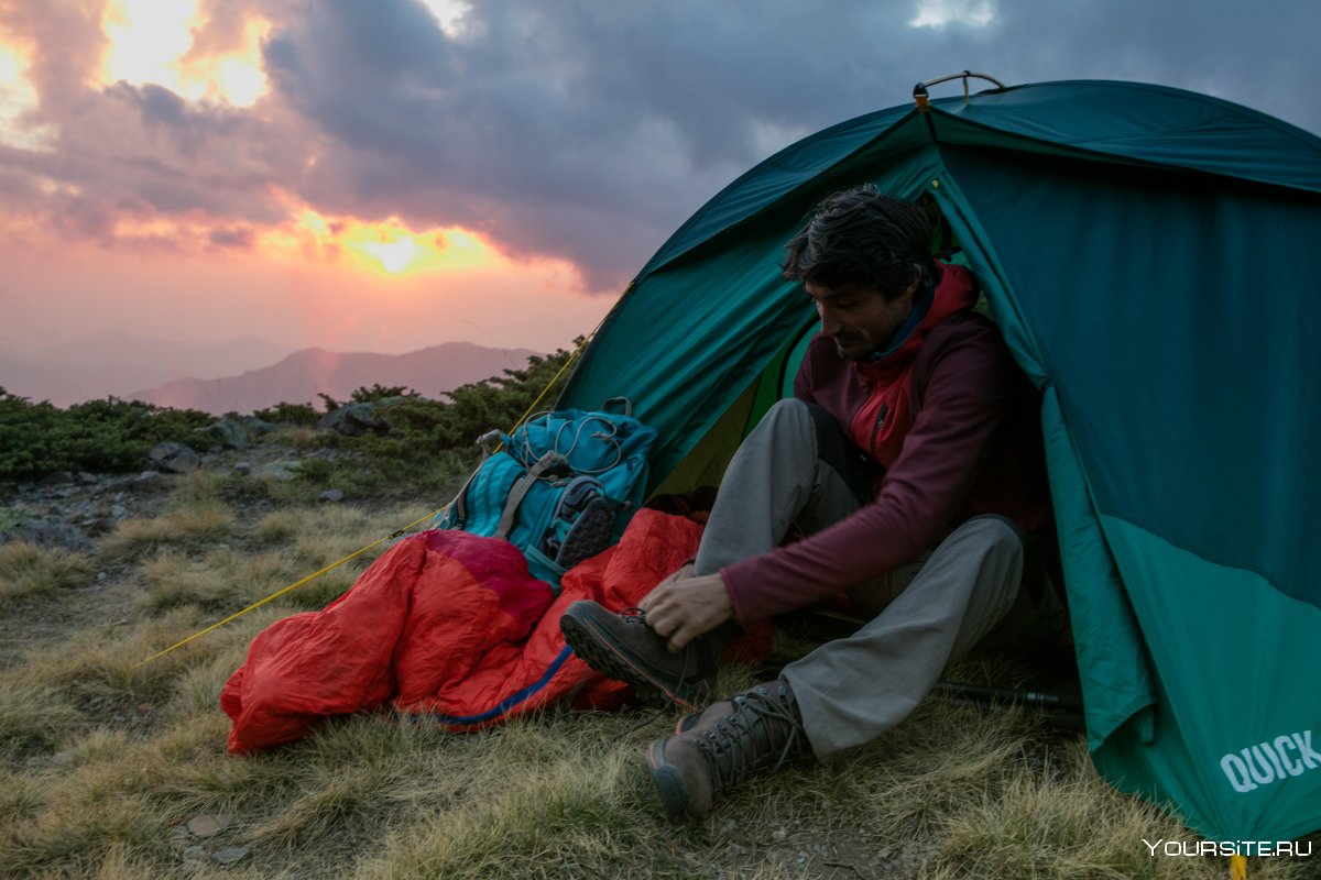 Палатка Quechua Quickhiker 2