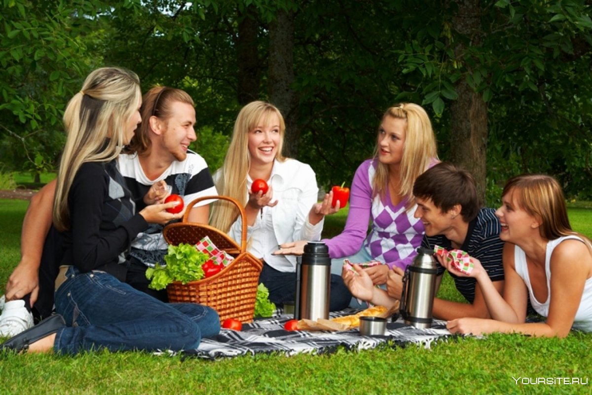 Пикник с друзьями на природе