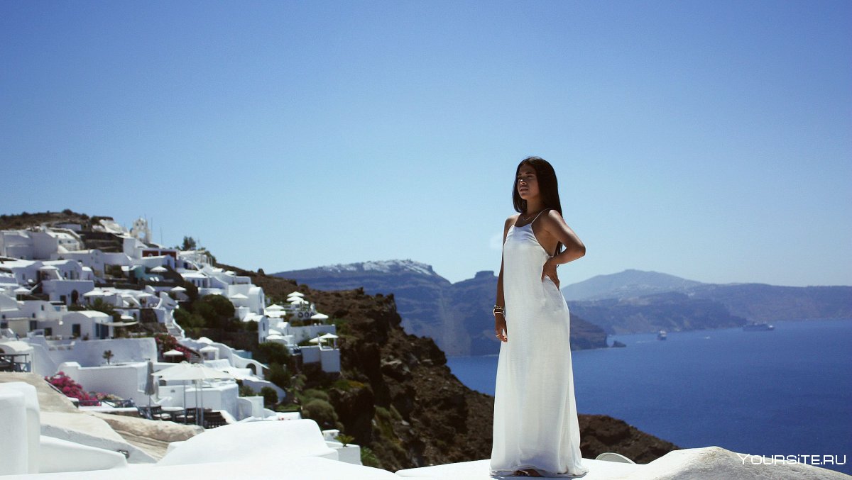 Греция девушка в белом платье