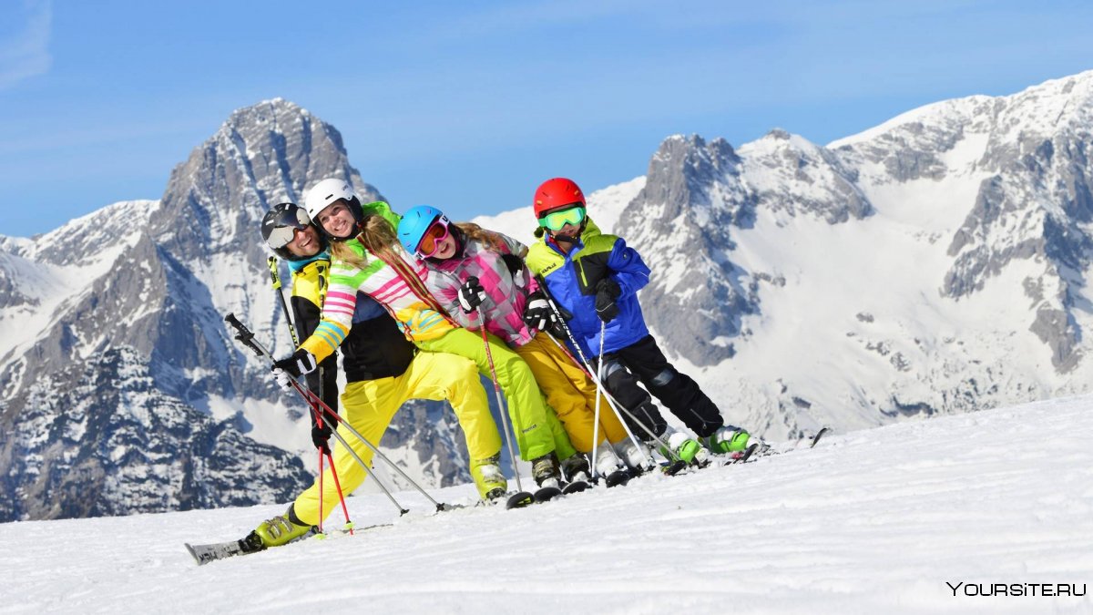 Лыжники в Альпах