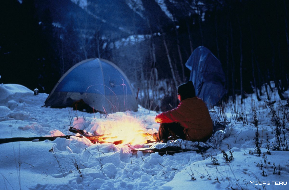 Палатка в снегу