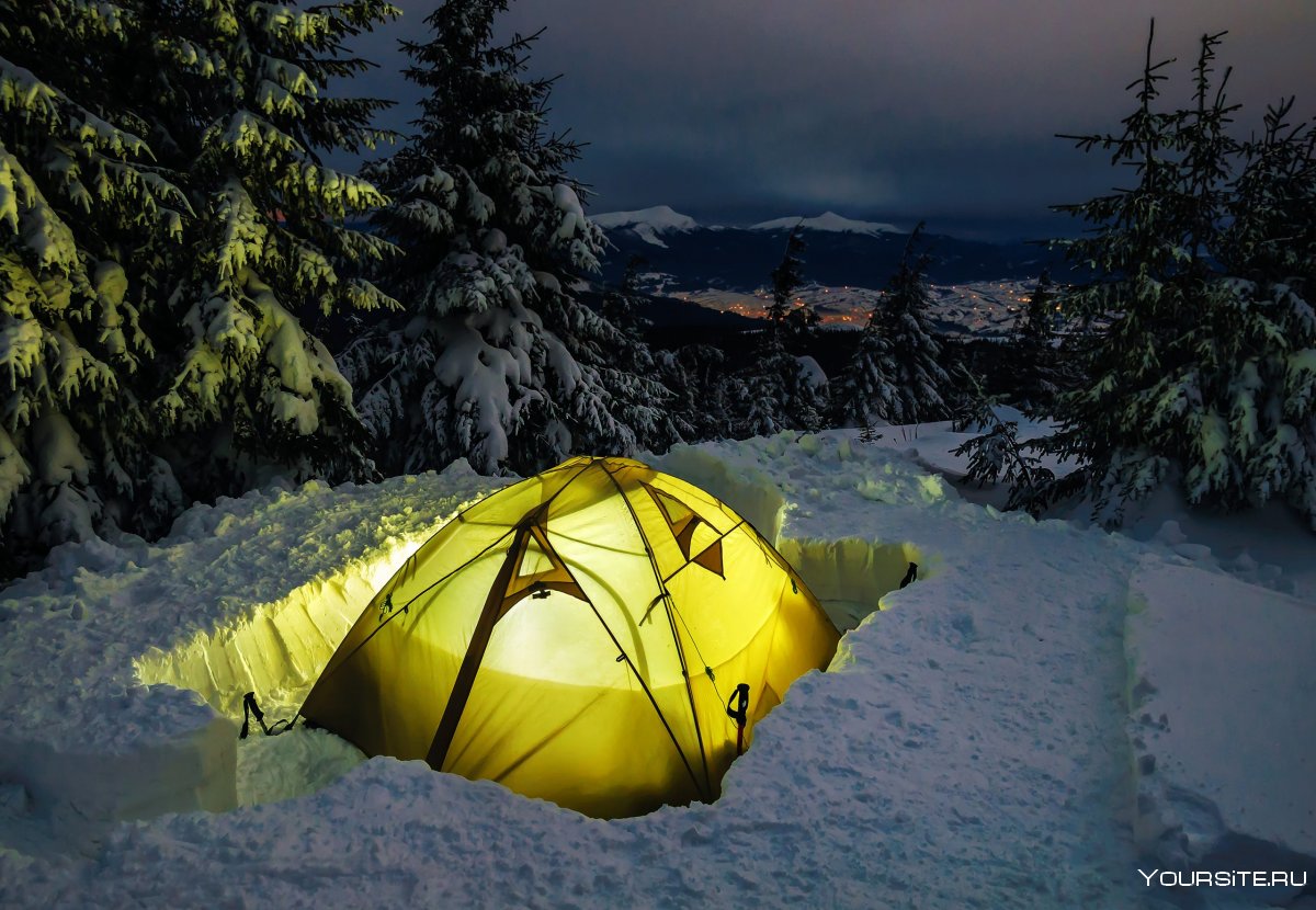 Зеленый палатка зима