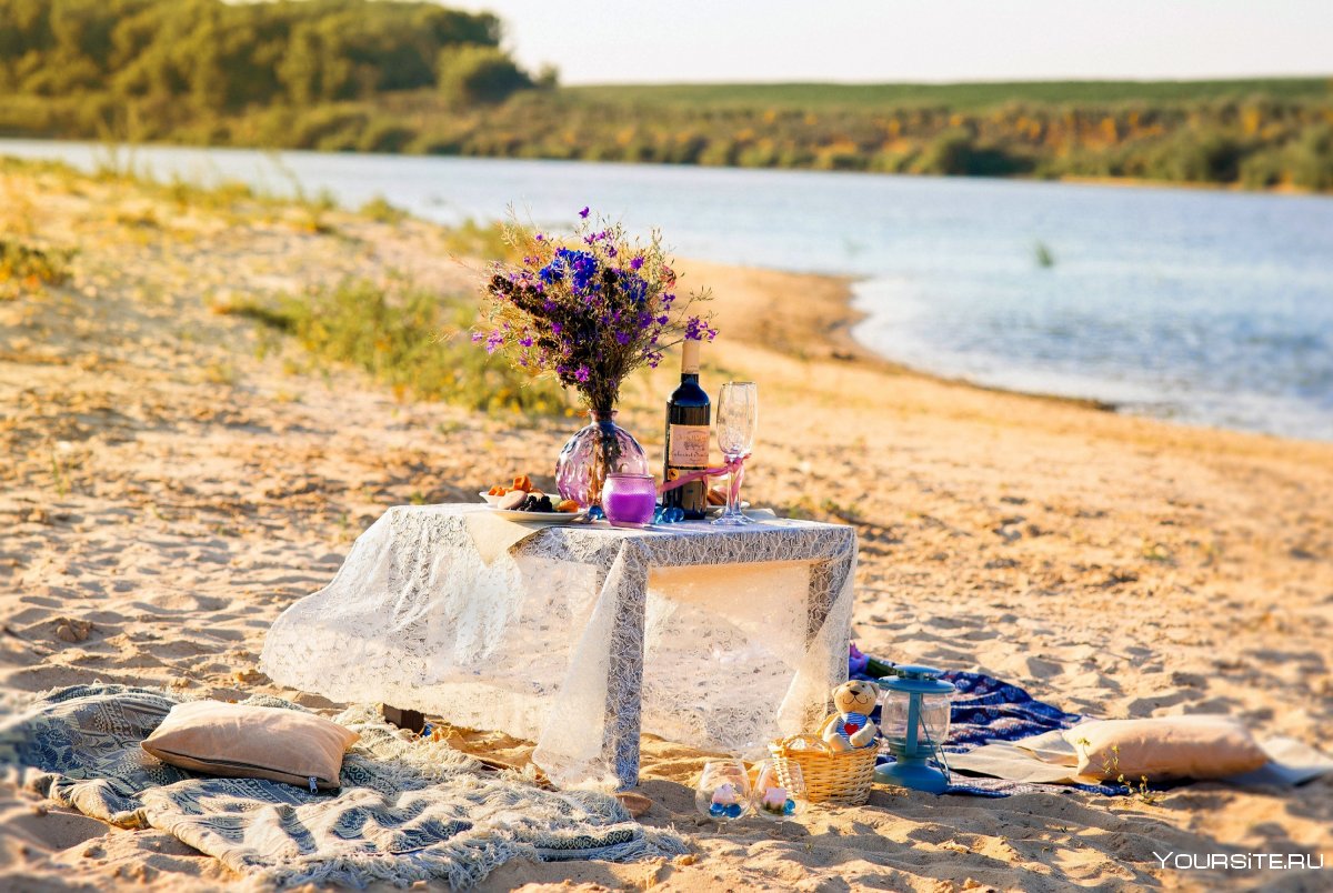 Романтический пикник у озера