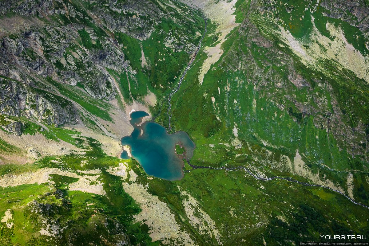 Озеро верхняя запятая Архыз