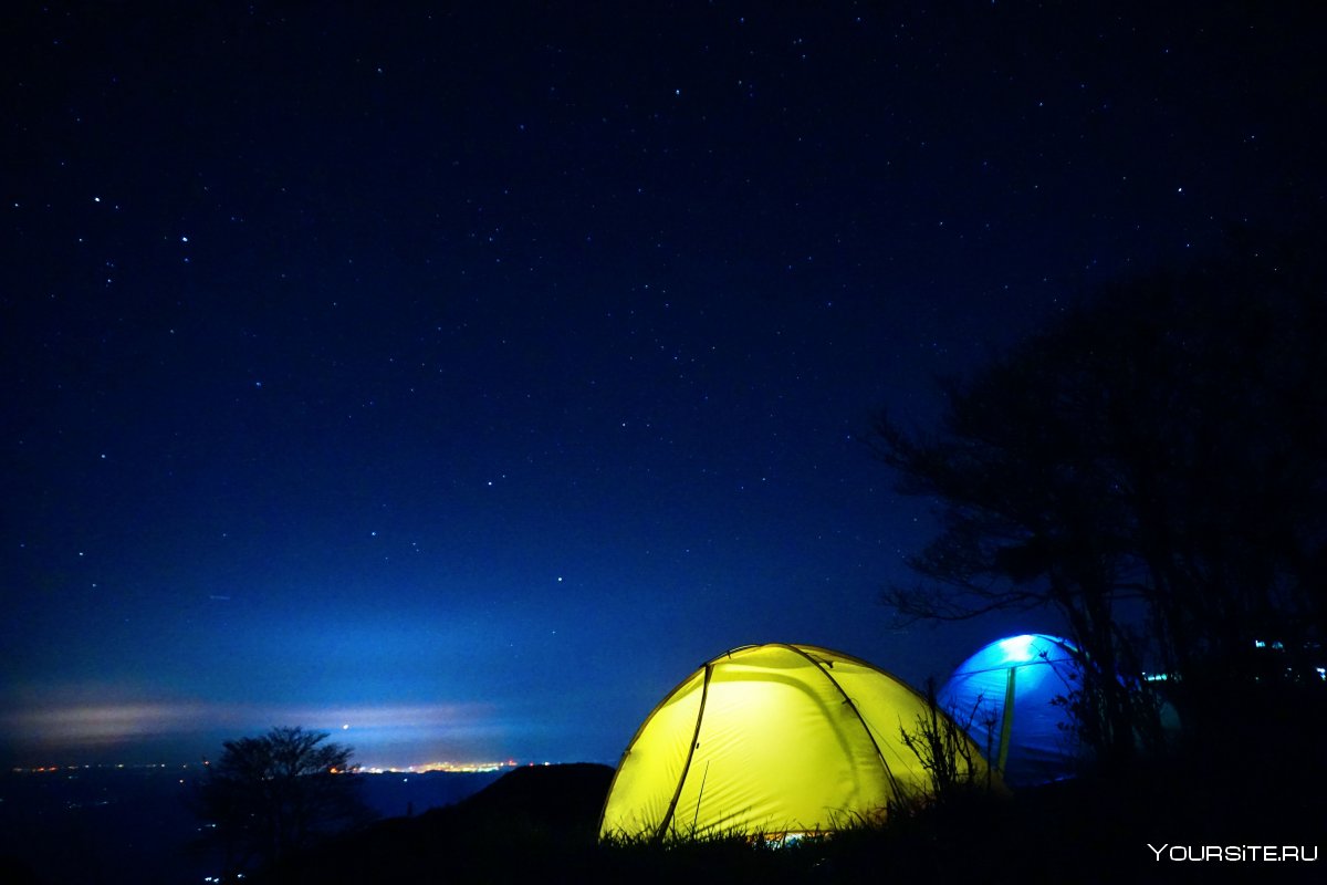 Палатка ночью