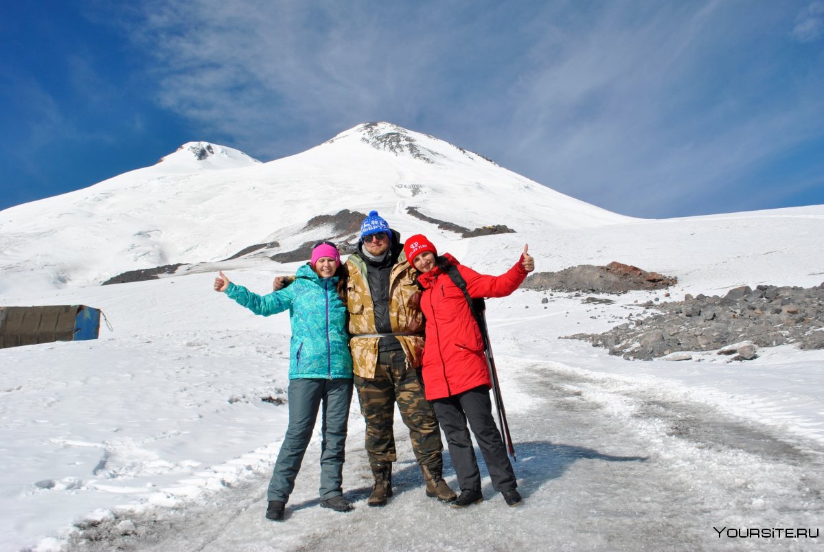 Приэльбрусье горы зима туристы