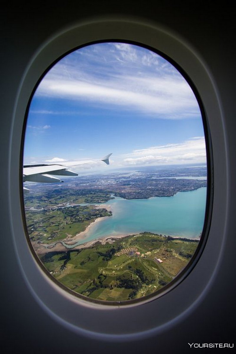 Море из окна самолета