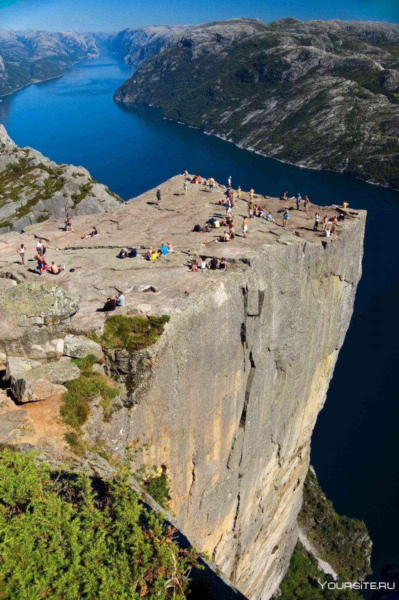 «Кафедра проповедника» или Прекестулен (Preikestolen), Норвегия