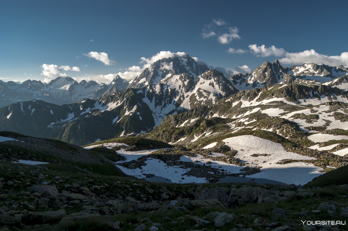 Палатка в горах Кавказа