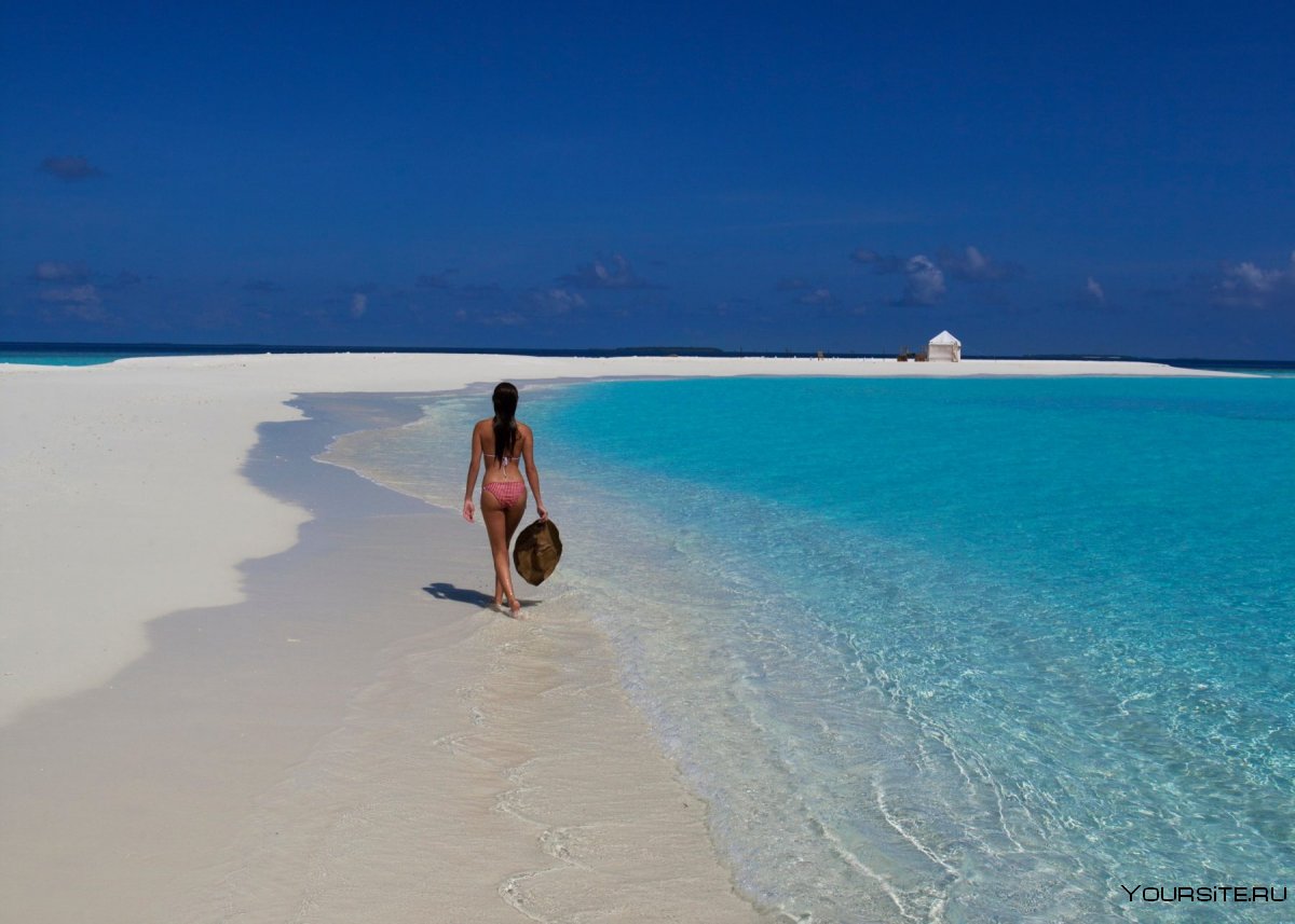 Мальдивы пляж с туристами