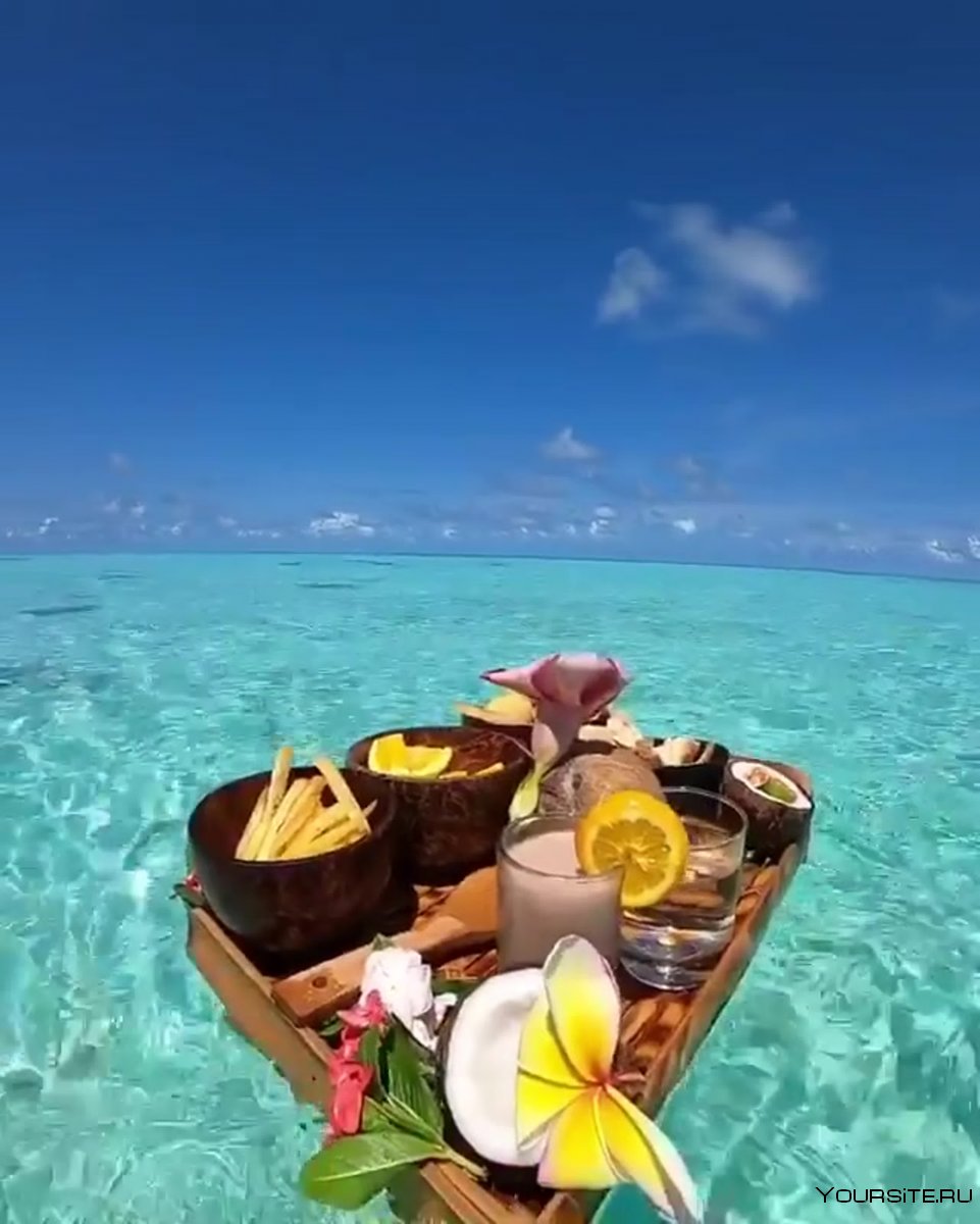 Завтрак на воде Мальдивы