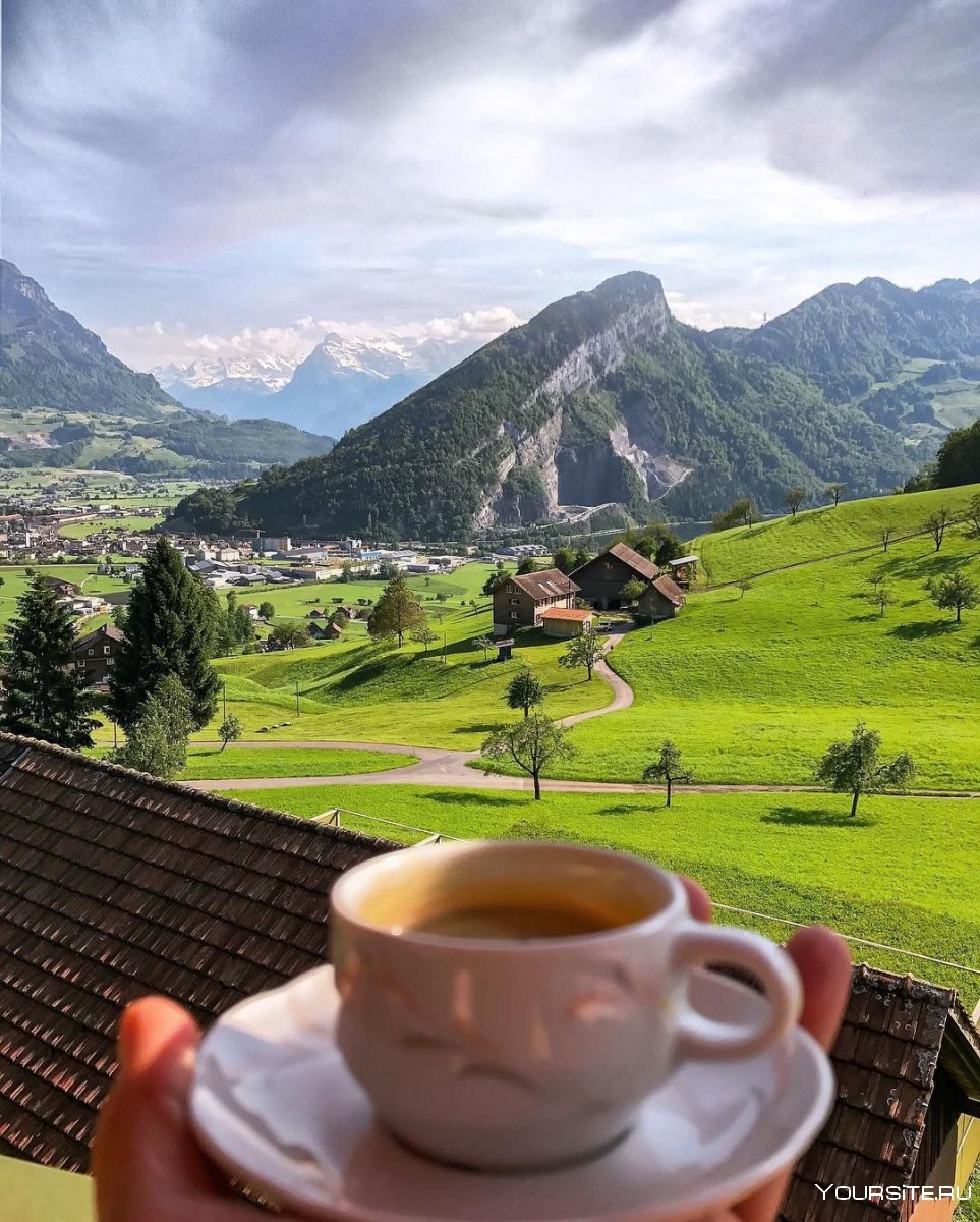 Чашка кофе в горах