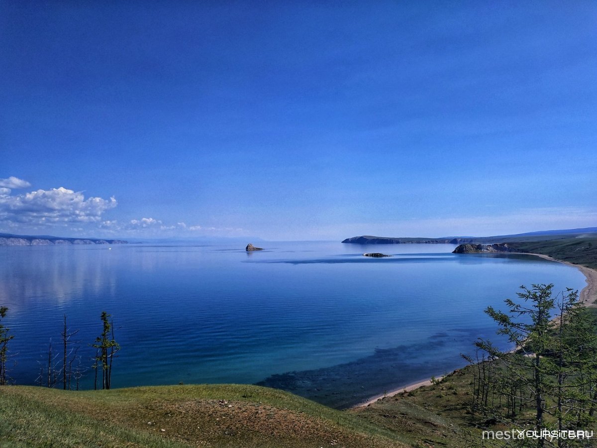 Озеро Байкал в июне