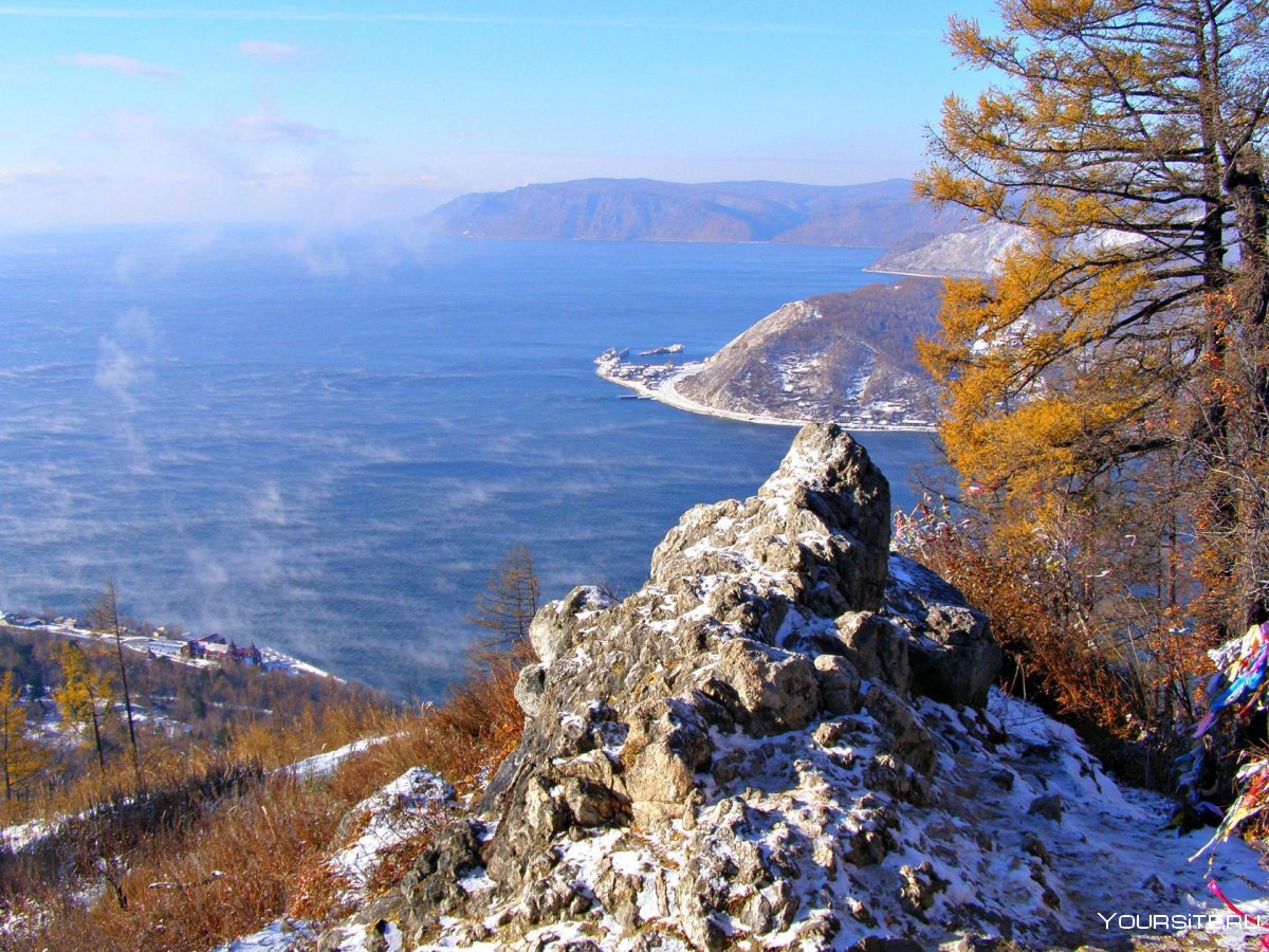 Телецкое озеро осенью России