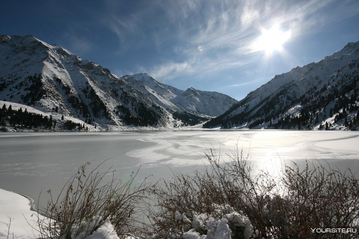 Казахстан зимой Алматинское озеро