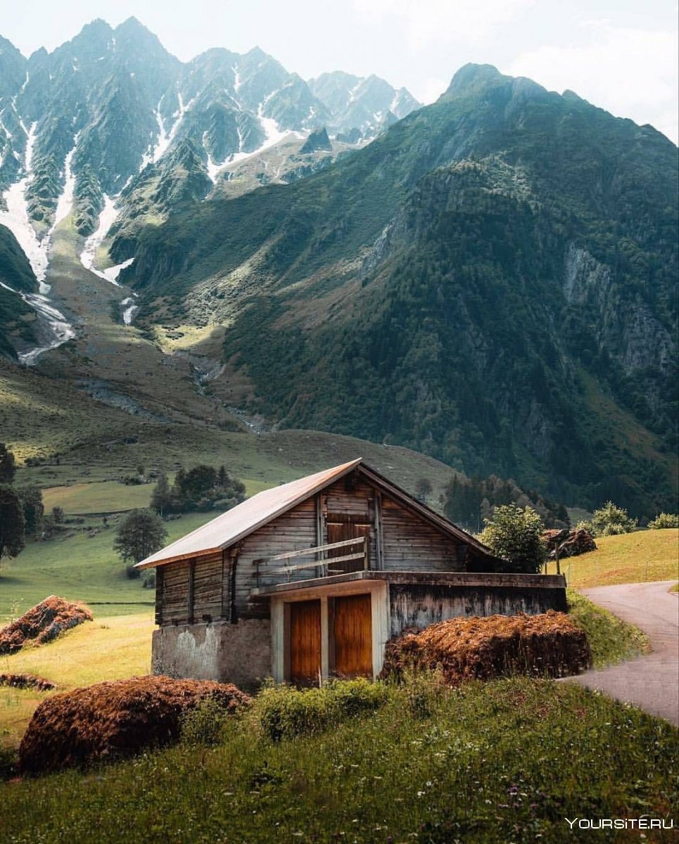 Домик в горах Альпы Швейцария