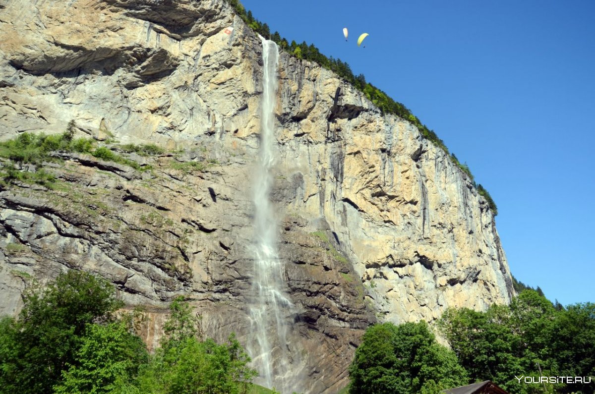 Швейцария водопад Staubbach in Lauterbrunnen