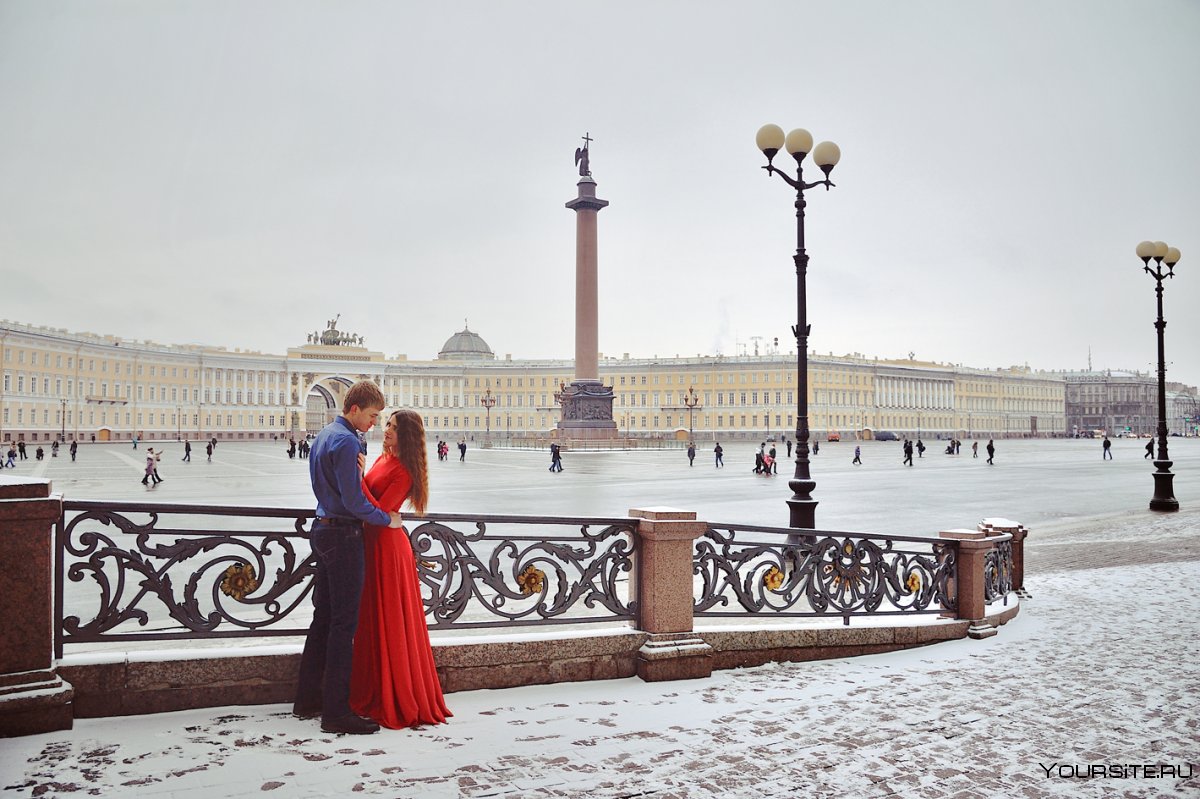Дворцовый мост в Санкт-Петербурге зимой