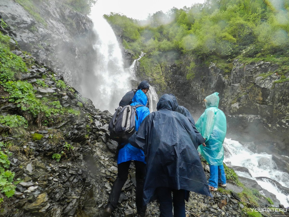 Алибекский водопад в мае