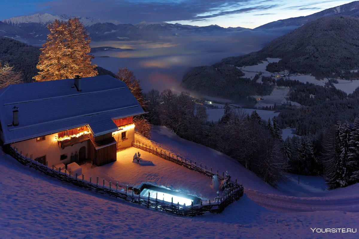 Вилла в Швейцарии в Альпах зимой