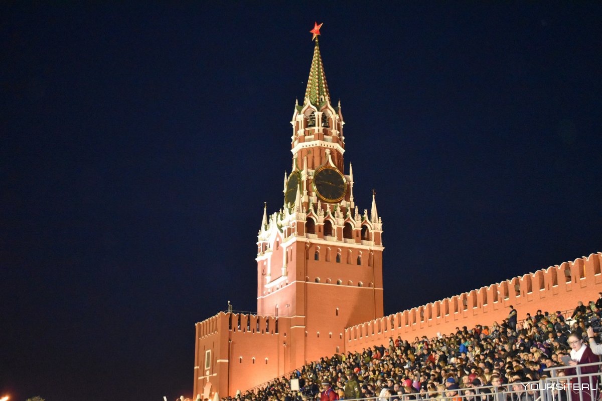 Спасская башня Кремля панорама