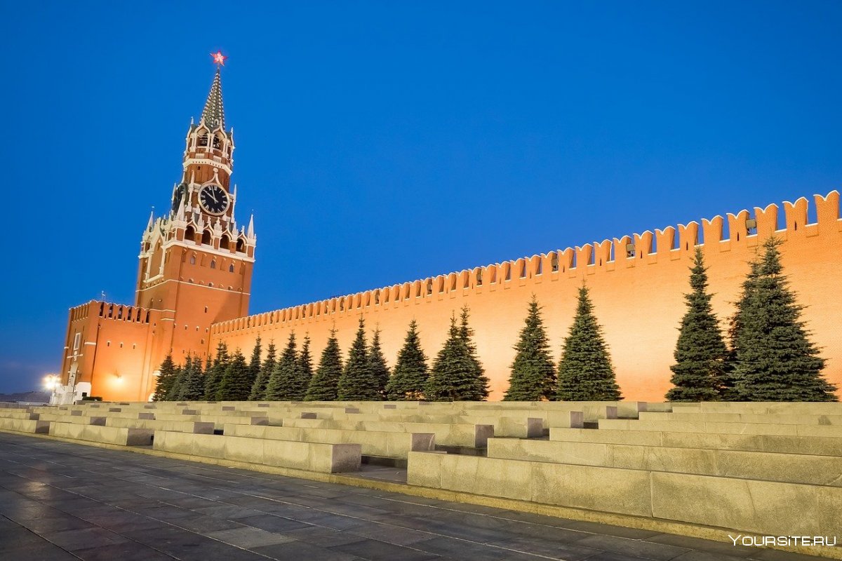 Кремлевская стена и Спасская башня